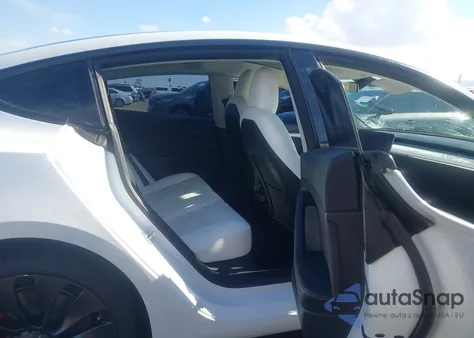 2022 Tesla Model 3 Performance Dual Motor All-Wheel Drive z USA, uszkodzony, nr VIN 5YJ3E1EC6NF357490